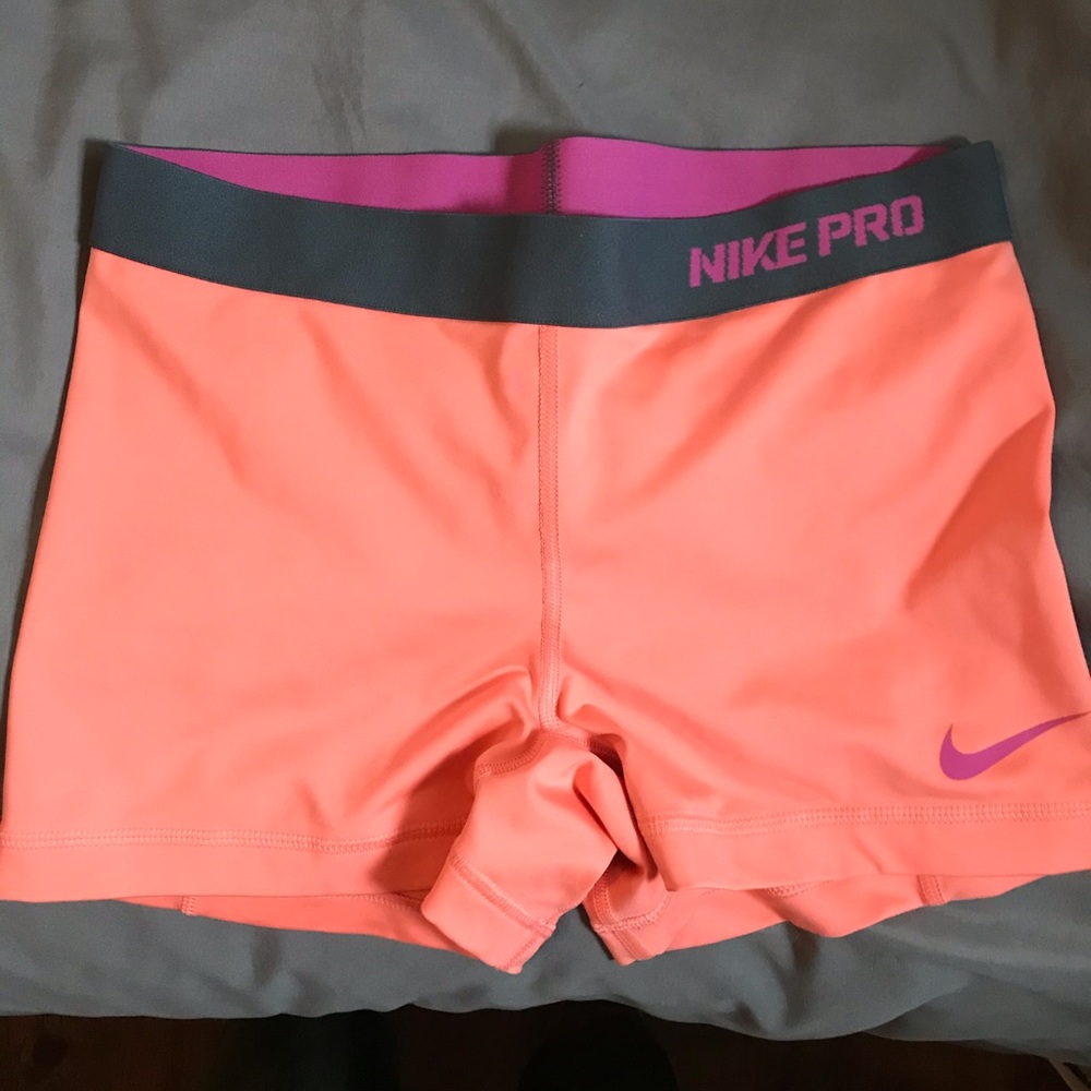 NIKE PRO women’s spandex shorts